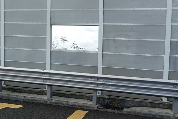 高速路段聲屏障